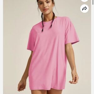 Beyond Yoga Featherweight Hit Snooze Pink Tee